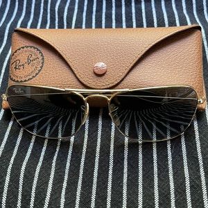 Rayban 3136 Caravan sunglasses. Gold rim with grey lenses. Gently used. 55mm